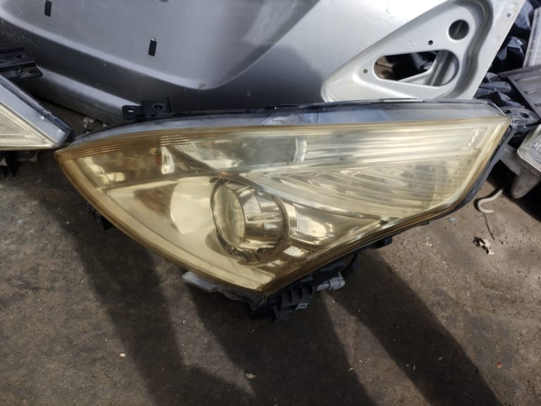 Headlights Nissan Teana used in Sharjah — photo 2
