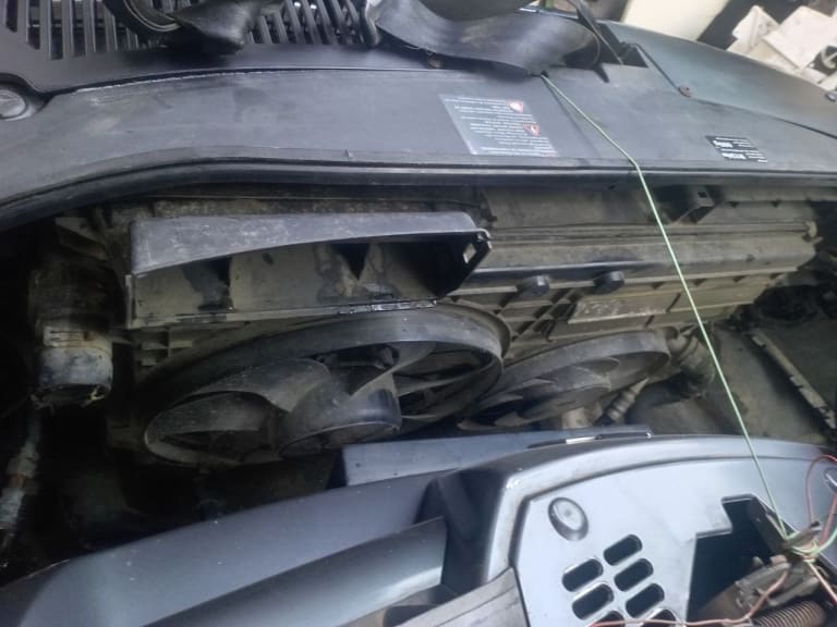 Nose cut Volkswagen Passat B6 used in Sharjah — photo 16