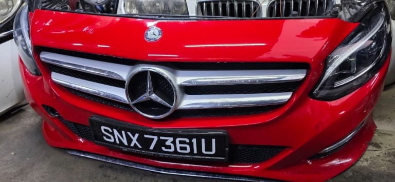 Mercedes-Benz B 180 Ноускат, капот, крылья 2шт, стоп сигналы 2шт, зеркала 2шт, бампер задний, приборная панель, дверь багажника, двери 4шт