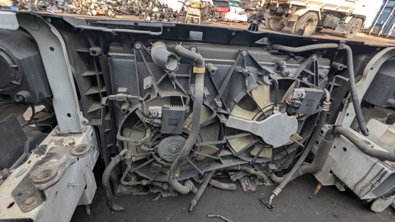 Nose cut Mazda CX-9 used in Sharjah — photo 4