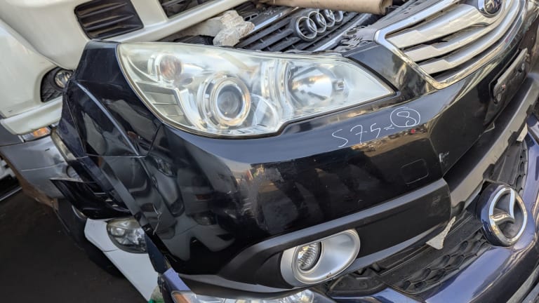 Nose cut Subaru Outback used in Sharjah — photo 2