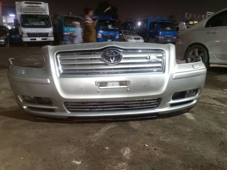 Bumper + Grille Toyota Avensis