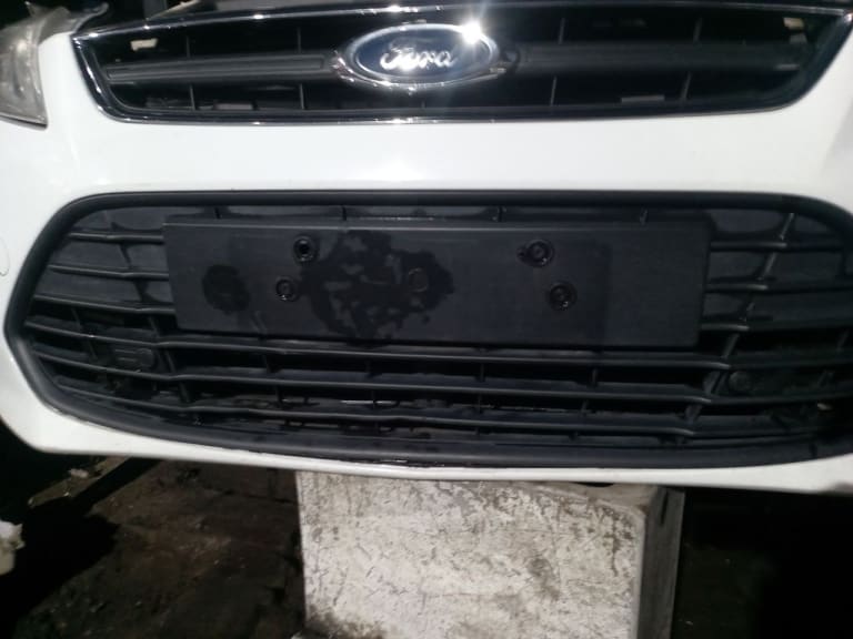 Nose cut Ford Mondeo used in Sharjah — photo 2