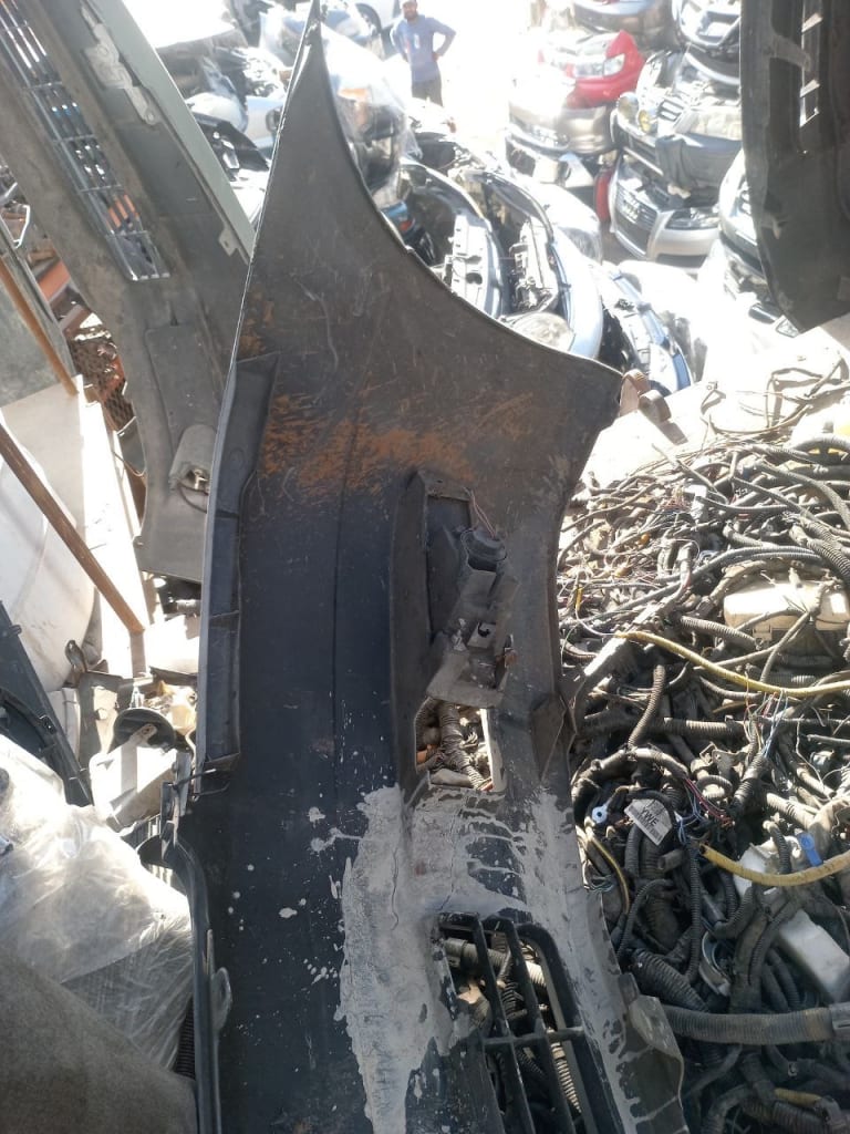 Bumper Toyota Ipsum used in Sharjah — photo 15