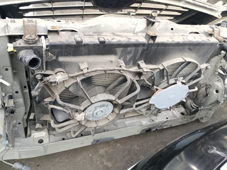Nose cut Toyota Avensis used in Sharjah — photo 7
