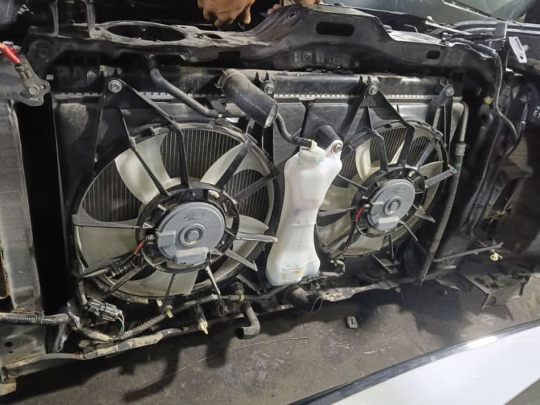 Nose cut Honda Shuttle used in Sharjah — photo 9