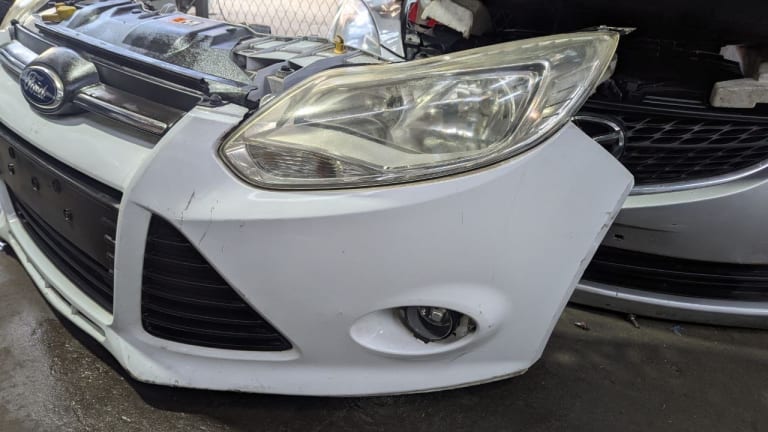 Nose cut + Hood + Fender Ford Focus used in Sharjah — photo 2