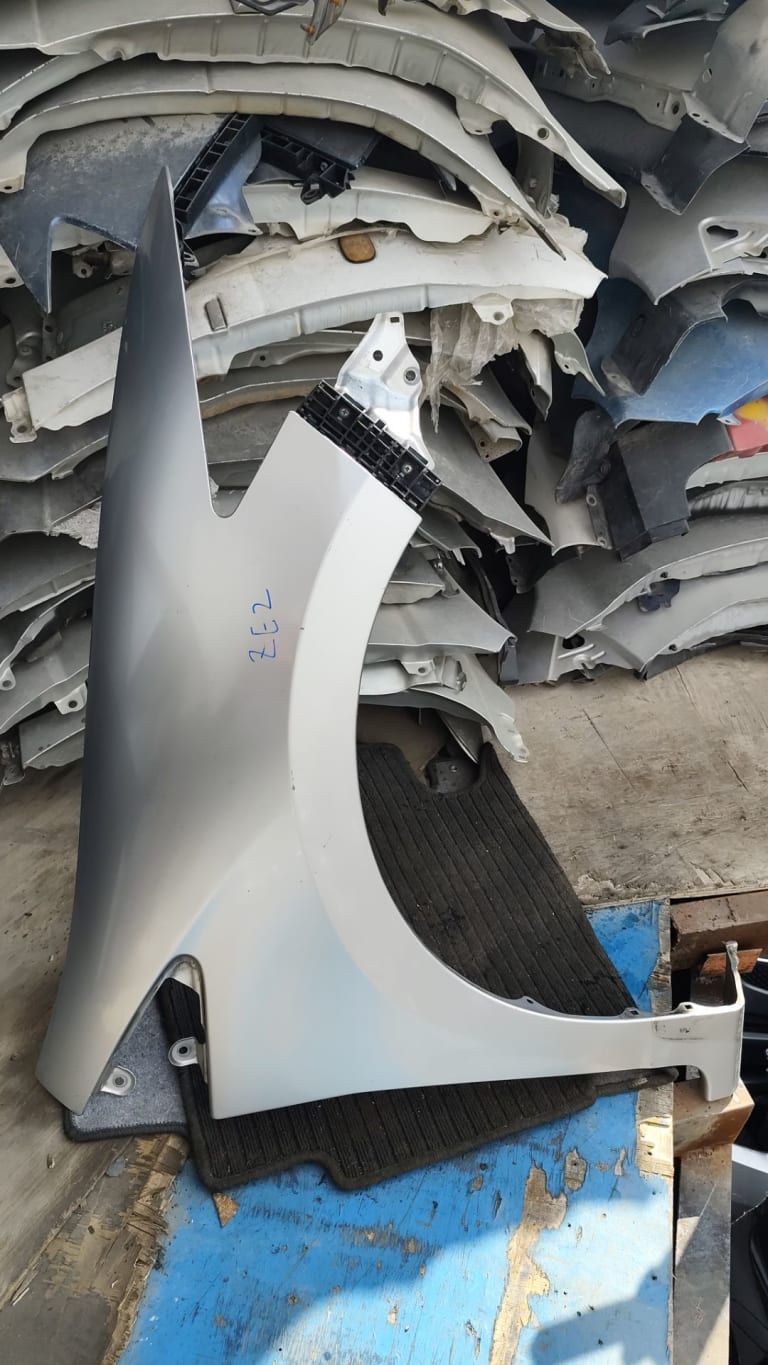 Fender Honda Insight used in Sharjah — photo 2