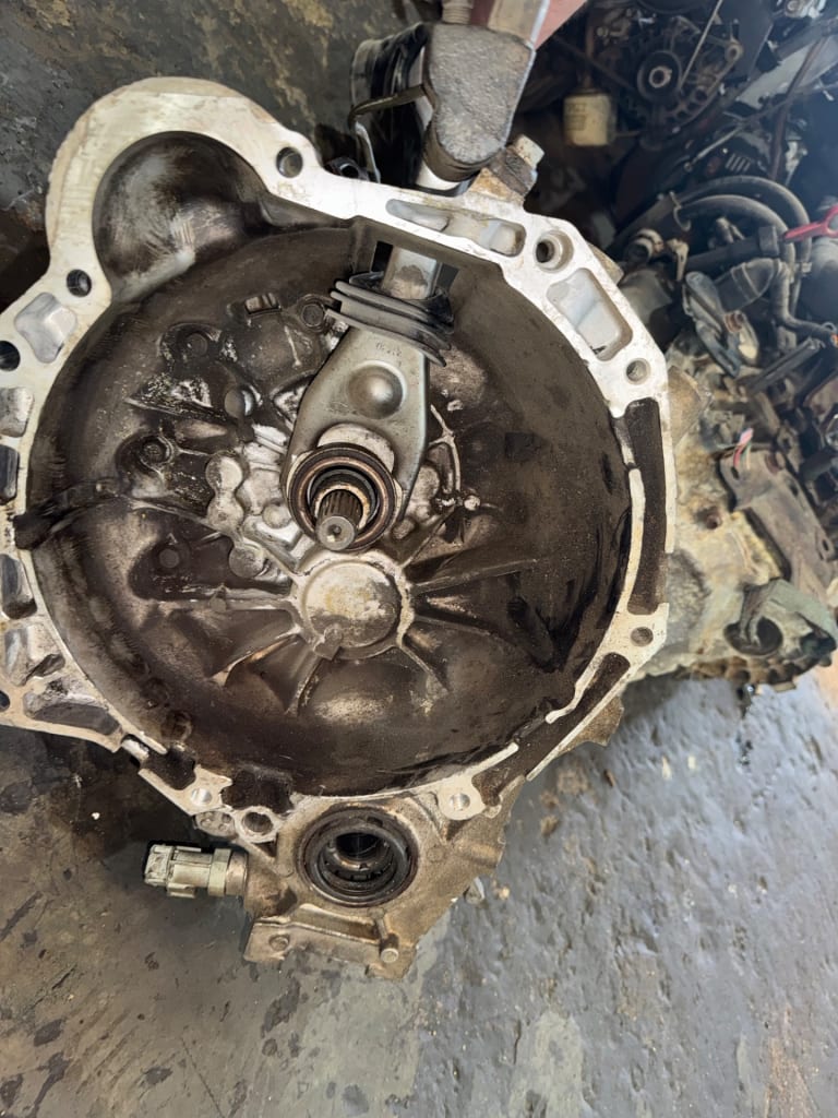 Manual transmission Kia Rio M5CF11 used in Sharjah — photo 2