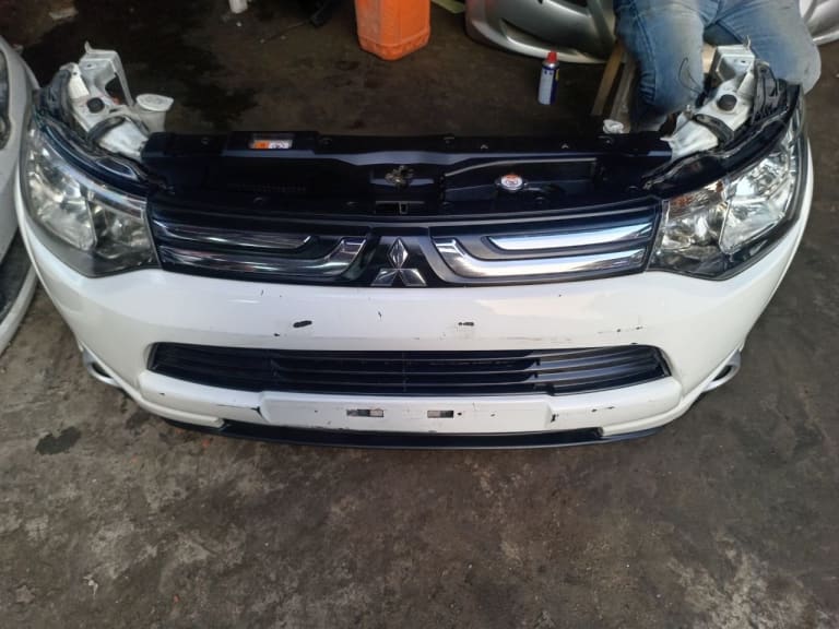 Nose cut Mitsubishi Outlander used in Sharjah — photo 2