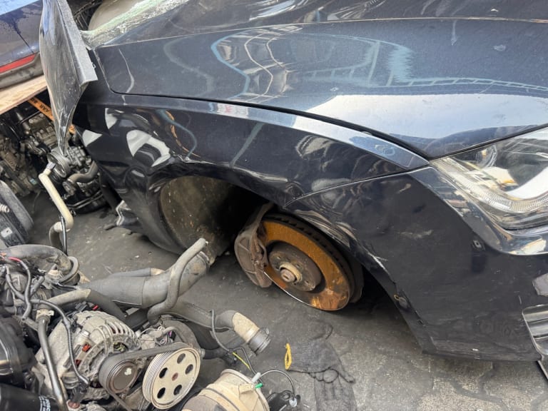 Nose cut + Hood + Fender Audi used in Sharjah — photo 2