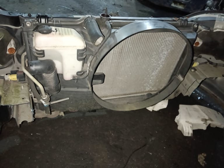 Nose cut Toyota Mark II used in Sharjah — photo 6