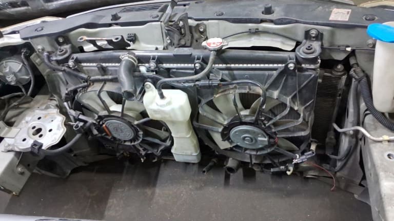 Nose cut Honda Insight used in Sharjah — photo 7
