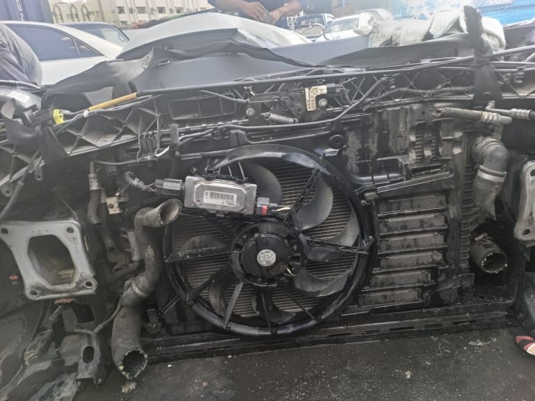 Nose cut Ford Kuga used in Sharjah — photo 14