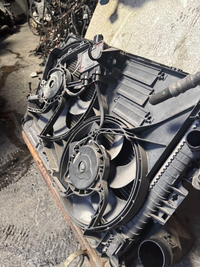 Radiator Land Rover Range Rover Evoque used in Sharjah — photo 2
