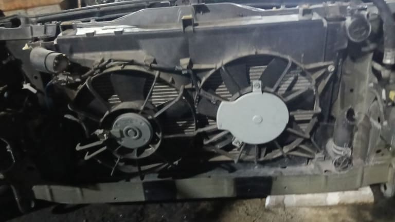 Nose cut Toyota Avensis used in Sharjah — photo 4