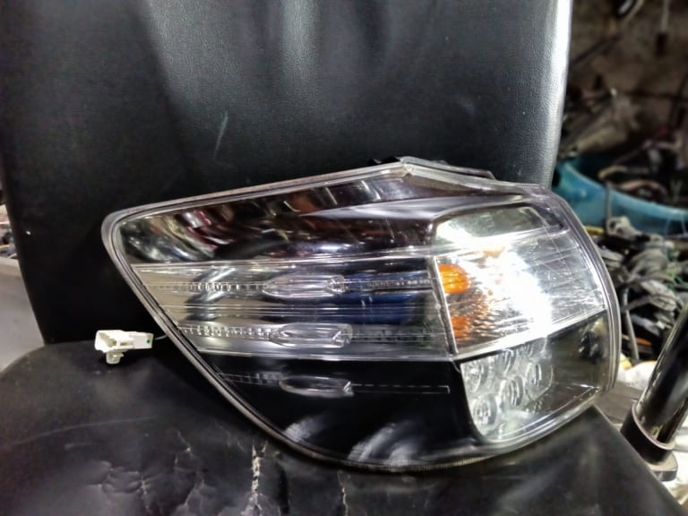 Tail lights Toyota Wish used in Sharjah — photo 2
