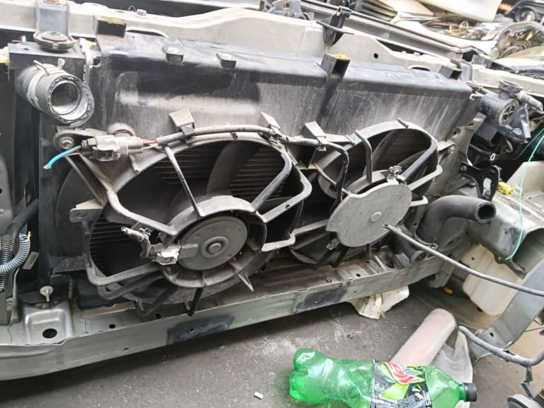 Nose cut Toyota Avensis used in Sharjah — photo 7