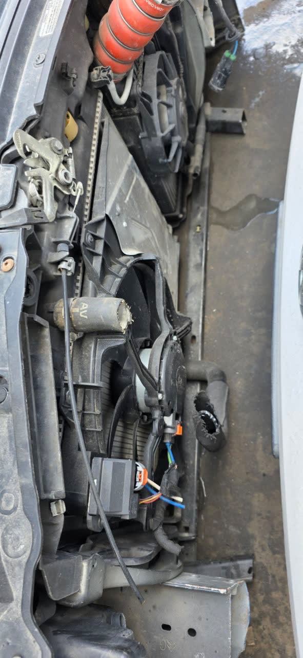 Nose cut Peugeot 207 used in Sharjah — photo 6