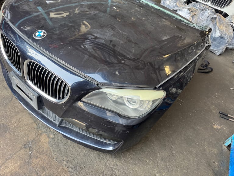 Nose cut + Hood + Fender BMW used in Sharjah — photo 2