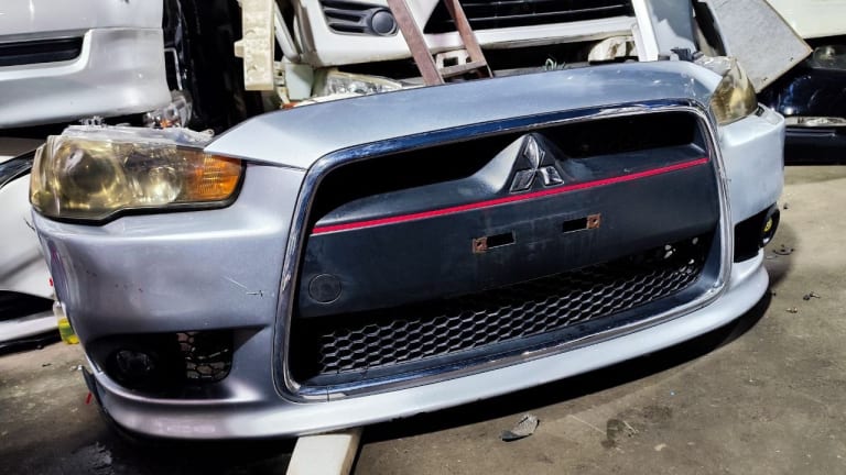 Nose cut Mitsubishi Lancer used in Sharjah — photo 2