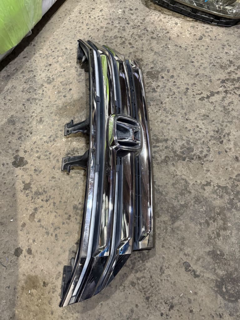 Grille Honda Stepwgn used in Sharjah — photo 2