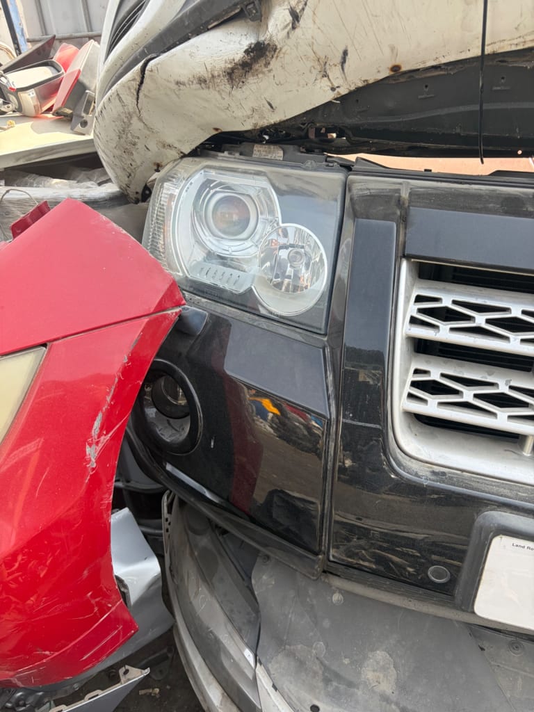 Nose cut Land Rover Freelander used in Sharjah — photo 3