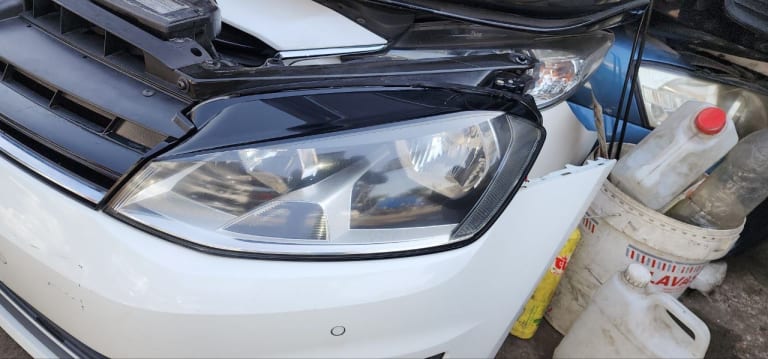 Nose cut Volkswagen Golf 7 used in Sharjah — photo 2