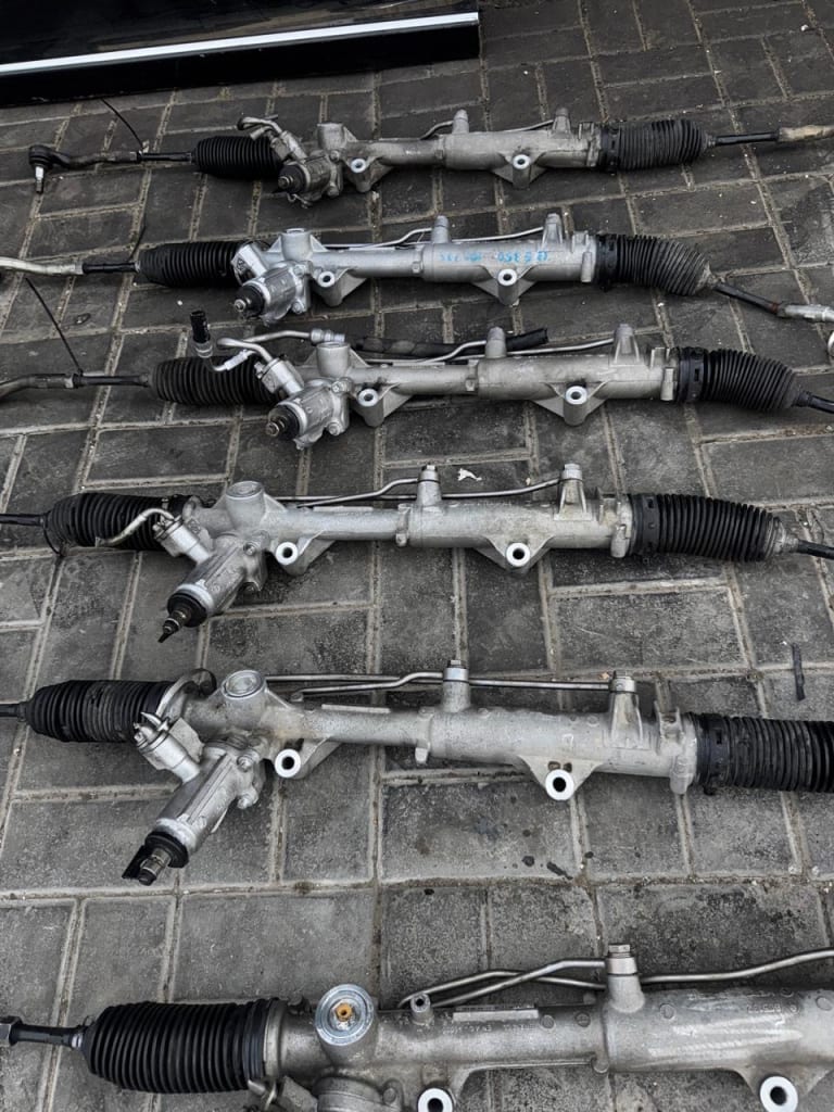 Steering rack Mercedes-Benz W204 W212 used in Sharjah — photo 2
