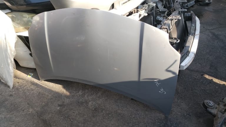 Toyota Auris Капот 