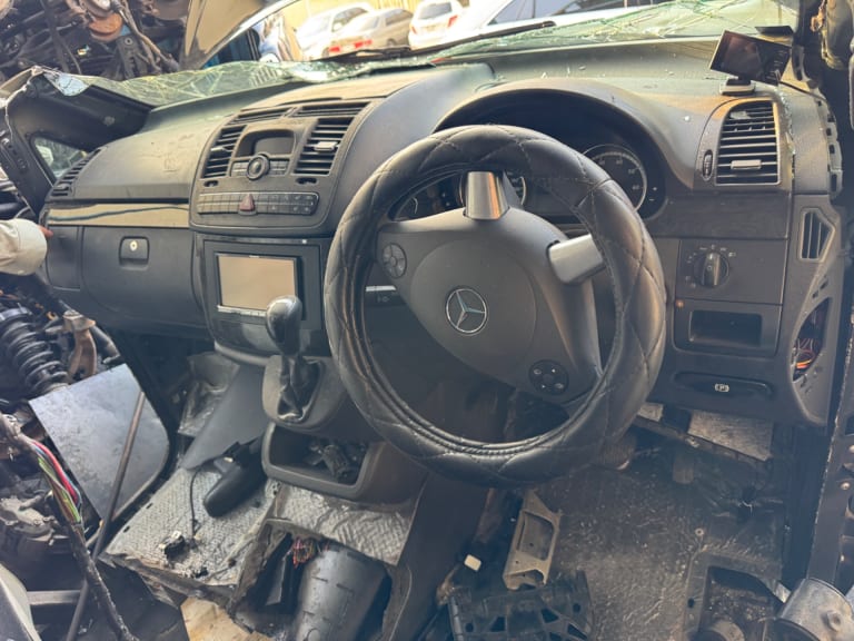 Half cut + Differential + Suspension Mercedes-Benz V-Class used in Sharjah — photo 10