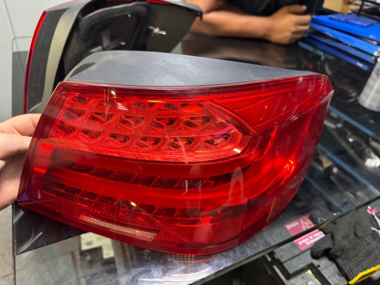 Tail lights BMW used in Sharjah — photo 8