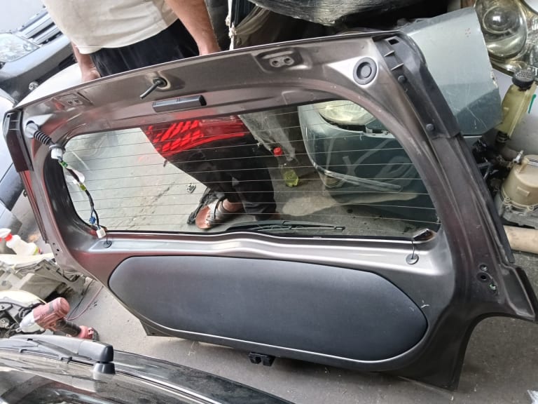 Trunk lid Toyota ist used in Sharjah — photo 3