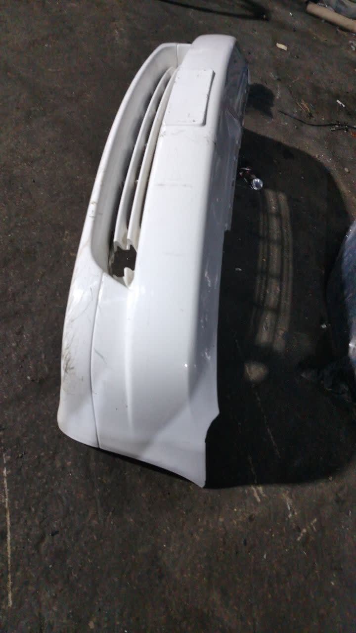 Bumper + Grille Toyota Platz used in Sharjah — photo 2