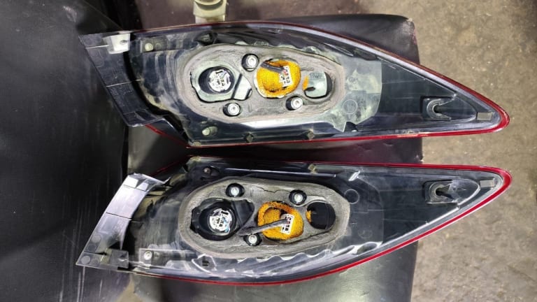 Tail lights Mazda CX-5 used in Sharjah — photo 9