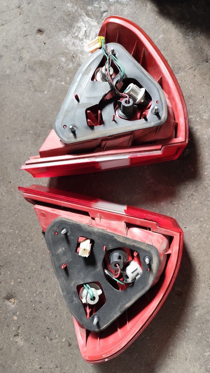 Tail lights Mitsubishi Lancer used in Sharjah — photo 4