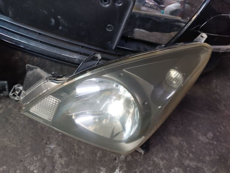 Headlights Toyota Opa used in Sharjah — photo 2