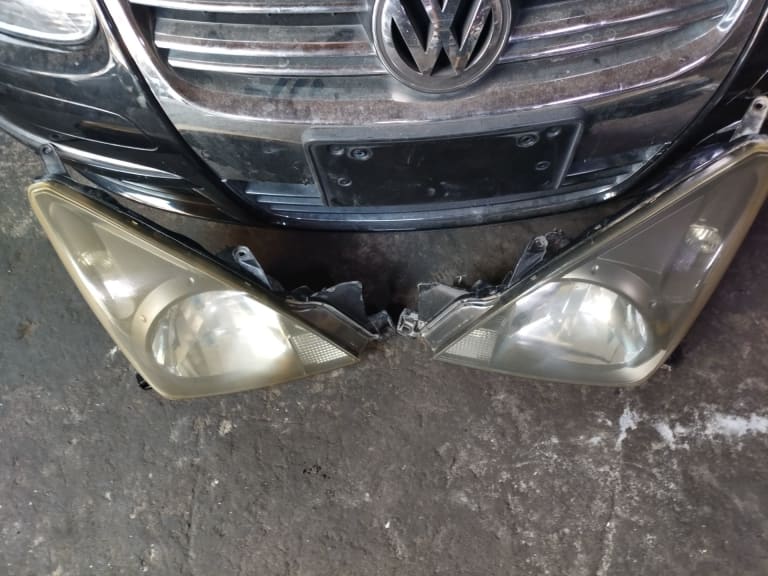 Headlights Toyota Opa used in Sharjah — photo 9