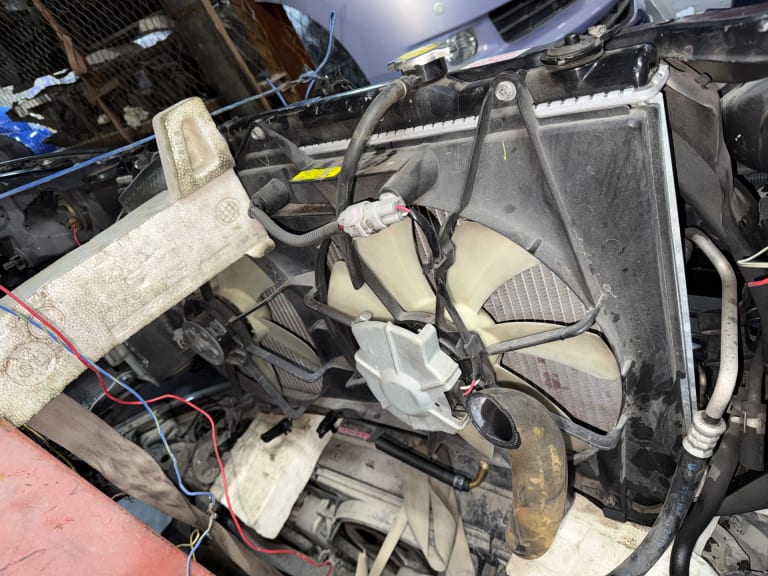 Nose cut Toyota Camry used in Sharjah — photo 8