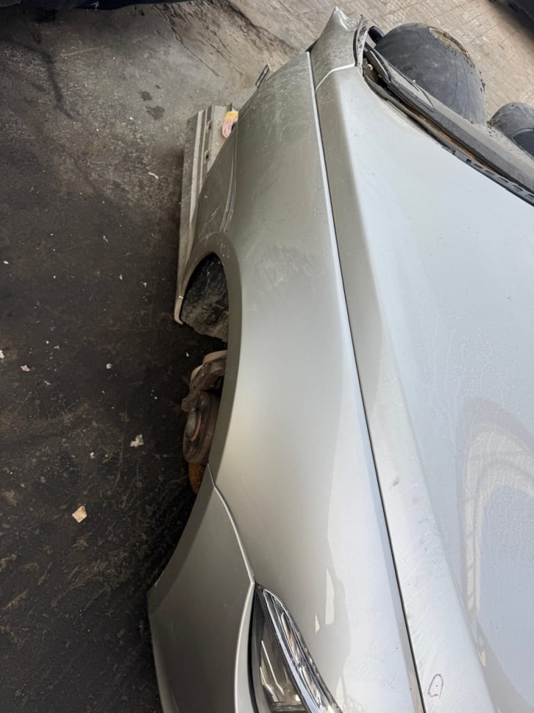 Nose cut + Hood + Fender BMW used in Sharjah — photo 8