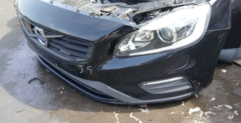 Nose cut Volvo S60 used in Sharjah — photo 2