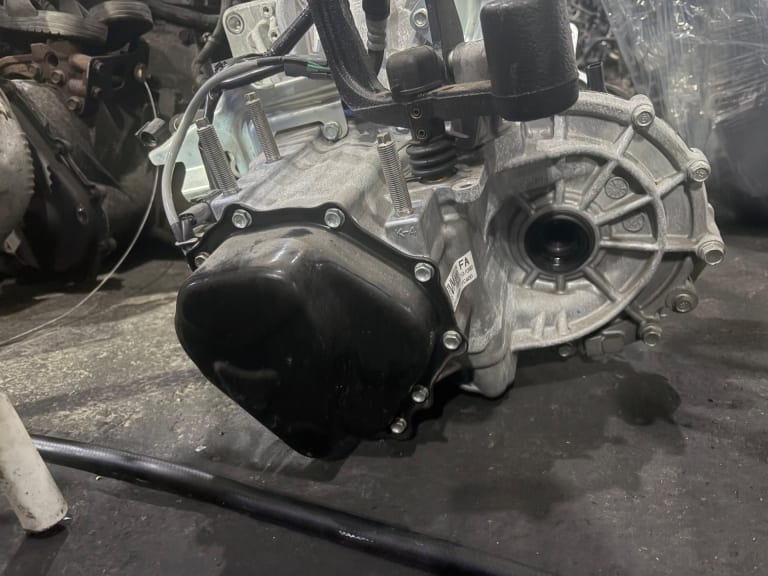 Manual transmission Mazda Z6 used in Sharjah — photo 5