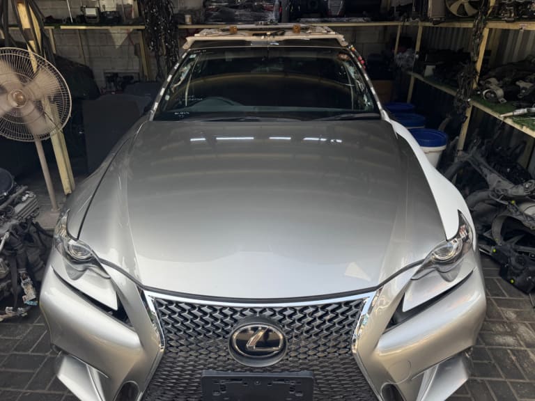 Lexus IS 250 Капот