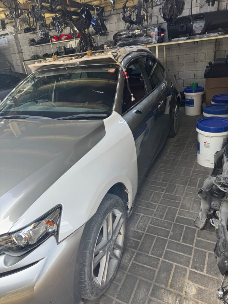 Hood Lexus IS250 used in Sharjah — photo 2