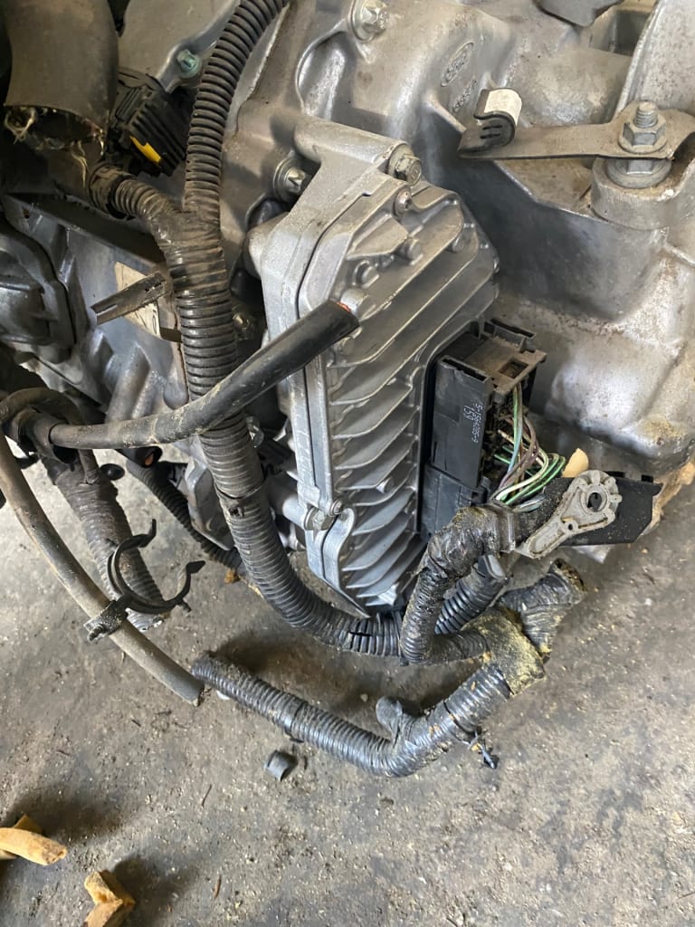 Engine + MT Ford MGDA used in Sharjah — photo 3