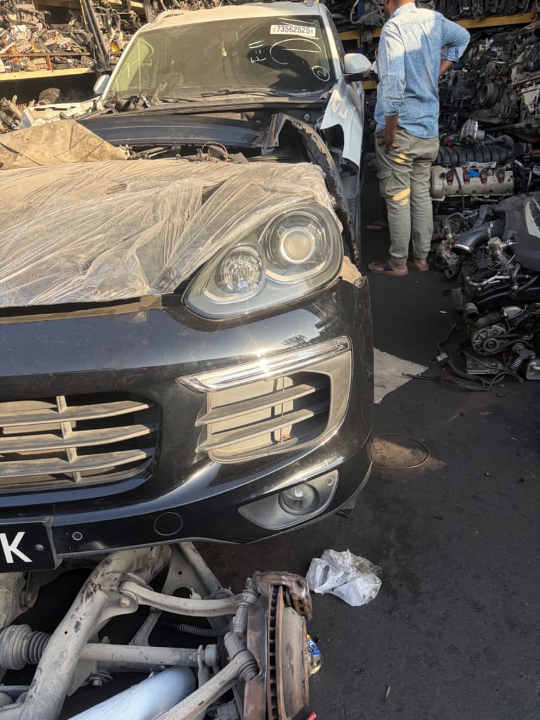 Nose cut Porsche Cayenne used in Sharjah — photo 2