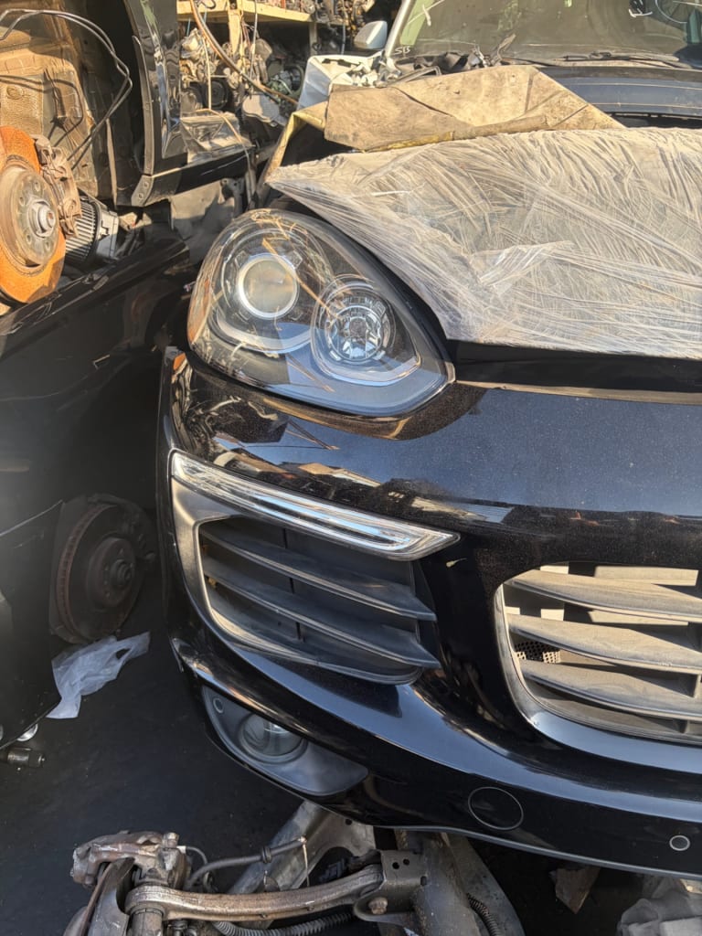 Nose cut Porsche Cayenne used in Sharjah — photo 3