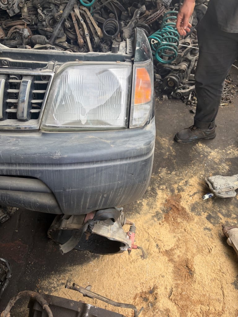 Nose cut Toyota Land Cruiser Prado used in Sharjah — photo 2