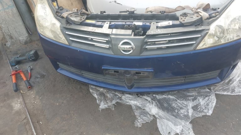 Bumper + Grille Nissan Wingroad