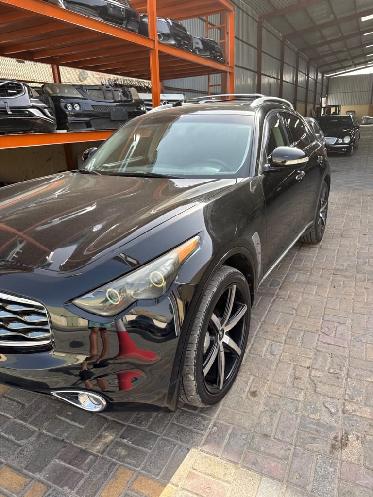 Half cut + Door + Trunk lid Infiniti FX35 used in Sharjah — photo 2